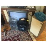 TV AND SUIT CASE LOT