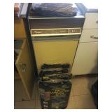 TRASH COMPACTOR WITH BAGS