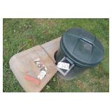 Plastic Mailbox / 32 Gallon Trash Can