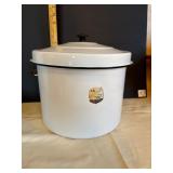 14 Quart White Enamelware Pot
