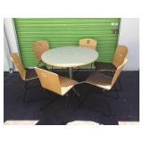 Round Pedestal Cafe Table