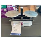 Comparative Weighing Balance