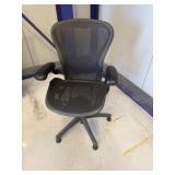 Herman Miller Aereon  ï¿½Bï¿½ Chair no Wheels