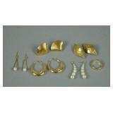 (5) PAIRS 14K EARRINGS AND A WEDDING BAND (5) PAIRS 14K EARRINGS AND A WEDDING BAND