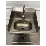 S/S hand sink w/ side splash guards