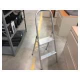 Aluminum step ladder