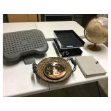 Office accessories incl. globe in/out tray,