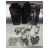 2 Coffin Trinket Boxes, 4 Skull Key Rings, 6 Mini