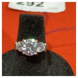18k EG Ring w/ 5 Clear Stones sz 4