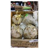 4 Pearl & Gold Ornament