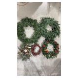 5 Wreaths One w/ Lights