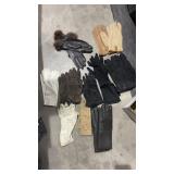 10 Pairs of Gloves   Mostly Ladies