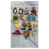 15 Assorted Ladies Pins - Brooches Plastic 15 Assorted Ladies Pins - Brooches Plastic