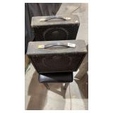 2 Wood Cased Speakers 2 Wood Cased Speakers
