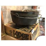 Lodge Dutch Oven w/ Box