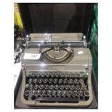 vtg underwood typewriter in case