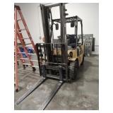 Cat  FORKLIFT,  12 FT LIFT  propane powered