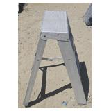 Aluminum step ladder