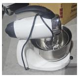 Mix Master Mixer w/ Bowls and Beaters
