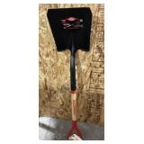 Square head shovel, Razorback w/D grip handle