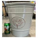 4 grey plastic pots  4x$