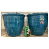 (2)12"  plastic flowerpots  2x$