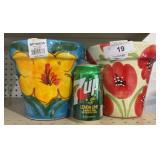 2  wall hanging ceramic pot  2x$