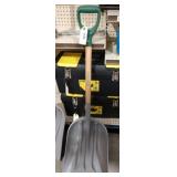 Landscaper Scoop shovel