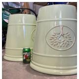 4 sage green larger plastic pots 4x$