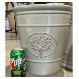 3 grey  plastic pots  3x$