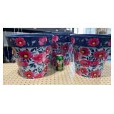3 plastic flowerpots