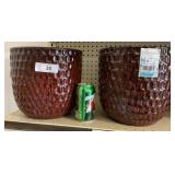 (2)  ceramic flowerpots  2x$