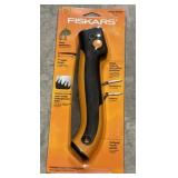 FISKARS folding 7 inch tree branch pruner