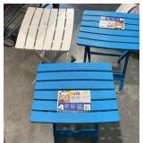 (3) plastic camping tables 3x$
