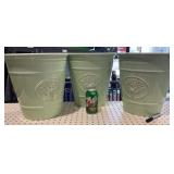 3 plastic flowerpots