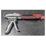 DRIP-FREE CAULK GUN