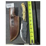 Custom knife with wood handle
