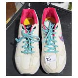 Nike White Sport Shoes   sz 6.5