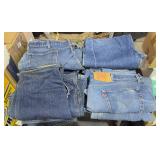 (8) W 48 X L 30 Levi jeans