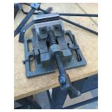 Small bench clamp vise