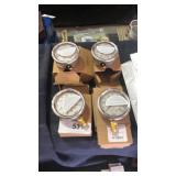 4 Gauges Type 213.53.2.5"   w/ Boxes