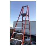 Large fiberglass Werner Latter, slight bend top