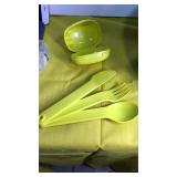 New Tupperware Cutlery Set & Holder