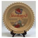 UNIVERSAL TRUMPS CORP STRAWBERRY PIE PLATE WITH