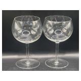 (T) Set of 2 Wine Glasses 6.75ï¿½ (Chip Pictured)