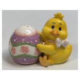 (B) Vintage Salt And Pepper Shakers As