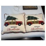 2 Decorative Pillows