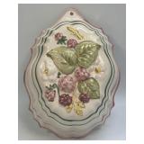 (D) Vintage Ceramic Raspberry Jelly Mold Wall