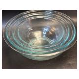 (D) Vintage Pyrex Clear Glass Nesting Mixing