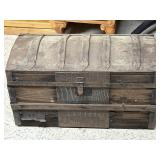 (BR) Small Round Top Trunk 26ï¿½ X 13ï¿½ X 14ï¿½ Tall